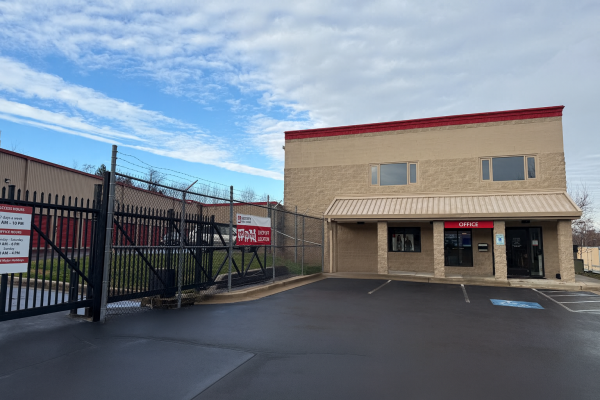 Facility photo: //images.sparefoot.com/medium/105196693054e173a62.png