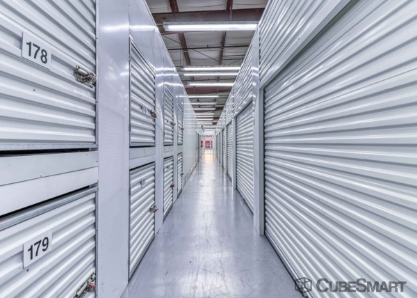 Storage Units at CubeSmart Self Storage - Houston - 15707 Bellaire Blvd - 15707 Bellaire Blvd