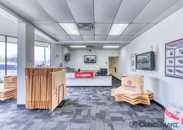 Storage Units at CubeSmart Self Storage - Houston - 15707 Bellaire Blvd - 15707 Bellaire Blvd