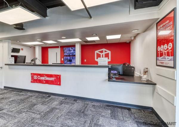 Facility photo: //images.sparefoot.com/medium/10575968e77b4dcc21a.jpg