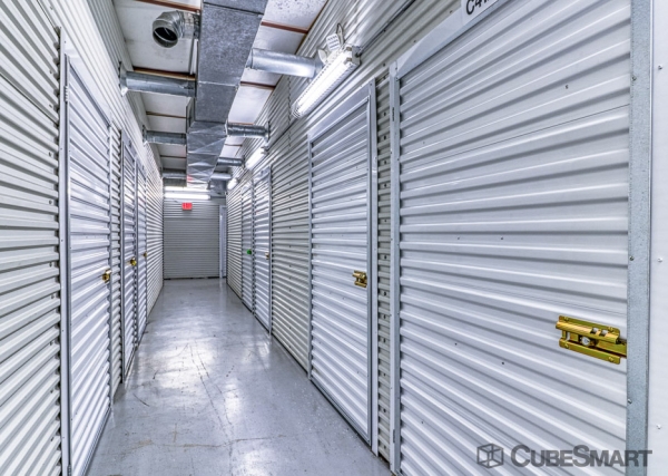 Storage Units at CubeSmart Self Storage - Houston - 7825 Katy Fwy - 7825 Katy Fwy