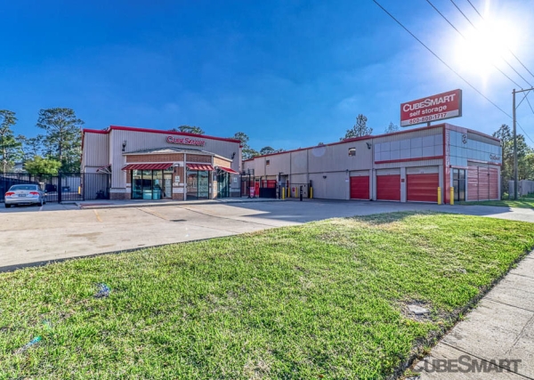Storage Units at CubeSmart Self Storage - Houston - 7825 Katy Fwy - 7825 Katy Fwy
