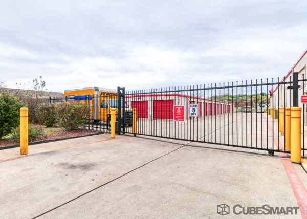 Facility photo: //images.sparefoot.com/medium/105930686f8c0bbef20.jpg