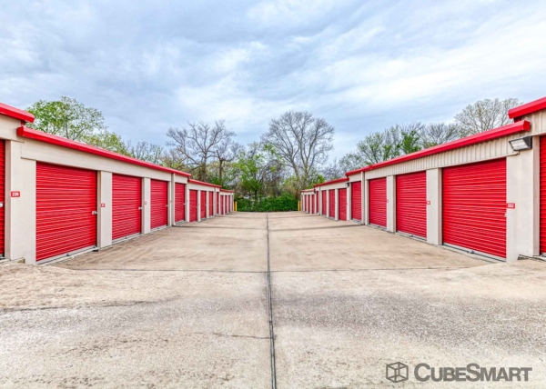Facility photo: //images.sparefoot.com/medium/105930686f8c0d6b858.jpg