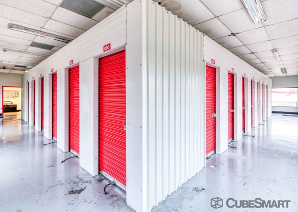 Facility photo: //images.sparefoot.com/medium/10593069de0c58a3c7c.jpg