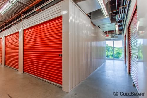 Facility photo: //images.sparefoot.com/medium/106423691ecae44711b.jpg