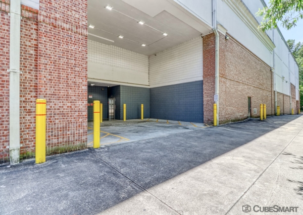 Facility photo: //images.sparefoot.com/medium/106426687f4051686a5.jpg