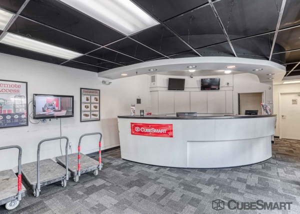 Facility photo: //images.sparefoot.com/medium/106428687f39f0cd227.jpg