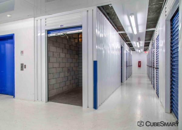 Facility photo: //images.sparefoot.com/medium/106429691ecd33018ab.jpg