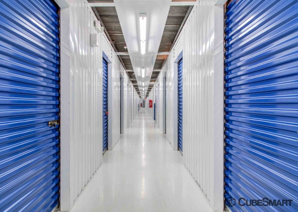 Facility photo: //images.sparefoot.com/medium/106429693a7cdc87d28.jpg