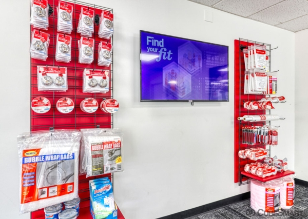 Facility photo: //images.sparefoot.com/medium/106434695f7c8bc725b.jpg