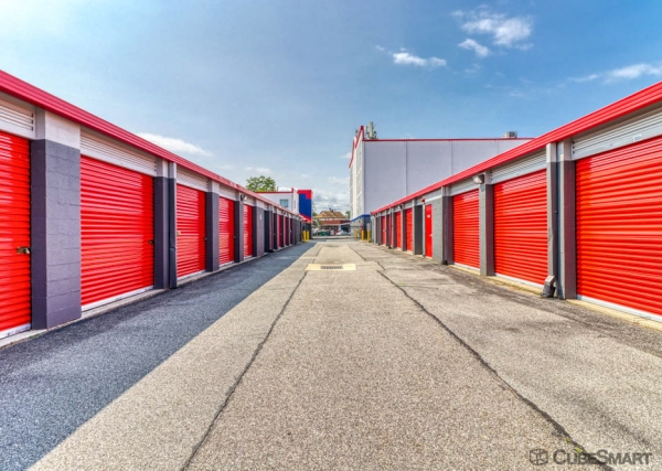 Facility photo: //images.sparefoot.com/medium/10643469fc55c0d814e.jpg