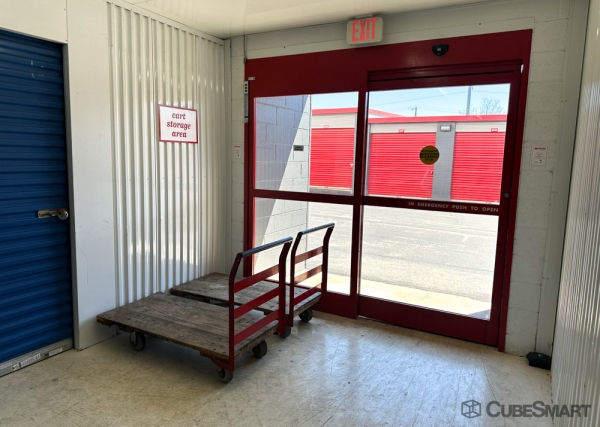 Facility photo: //images.sparefoot.com/medium/10643569f5ba1fadf0c.jpg