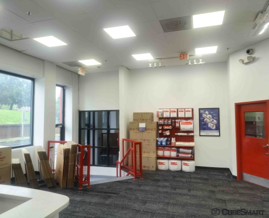 Storage Units at CubeSmart Self Storage - Washington - 175 R St Ne - 175 R St NE
