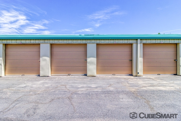 Facility photo: //images.sparefoot.com/medium/106450686f6210080a2.jpg