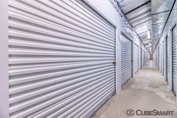 Facility photo: //images.sparefoot.com/medium/106450686f621bc446b.jpg