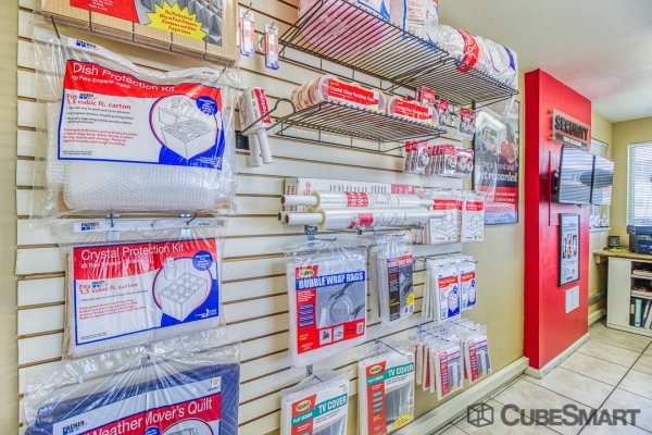 Facility photo: //images.sparefoot.com/medium/106450686f621cc7bec.jpg
