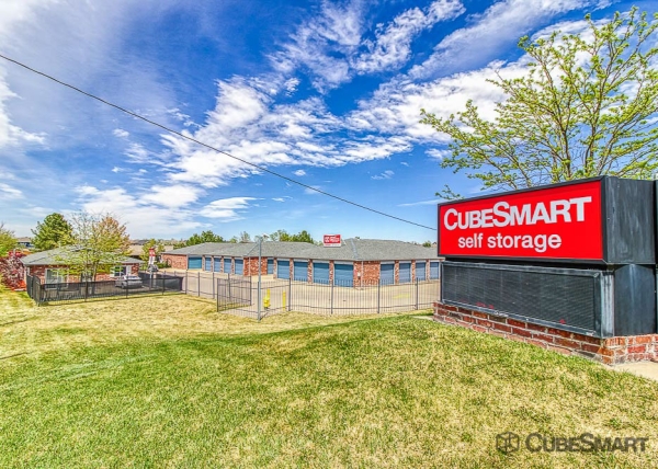 Storage Units at CubeSmart Self Storage - Denver - 1390 S Valentia St - 1390 S Valentia St