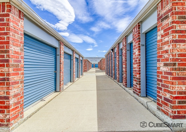 Storage Units at CubeSmart Self Storage - Denver - 1390 S Valentia St - 1390 S Valentia St