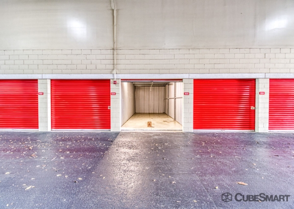 Storage Units at CubeSmart Self Storage - Orlando - 10425 S John Young Pkwy - 10425 S John Young Pkwy