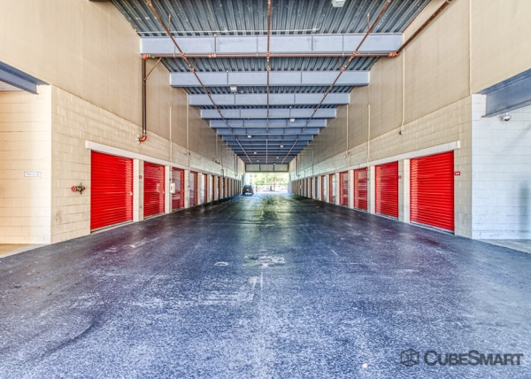 Storage Units at CubeSmart Self Storage - Orlando - 10425 S John Young Pkwy - 10425 S John Young Pkwy