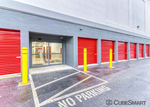 Facility photo: //images.sparefoot.com/medium/107201686f85382303e.jpg