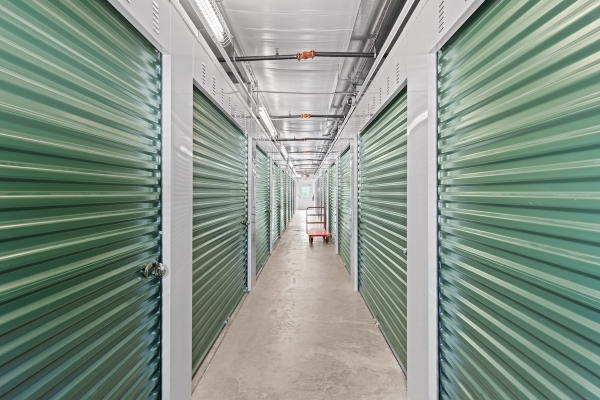 Facility photo: //images.sparefoot.com/medium/10824568af3d7a056e6.jpeg