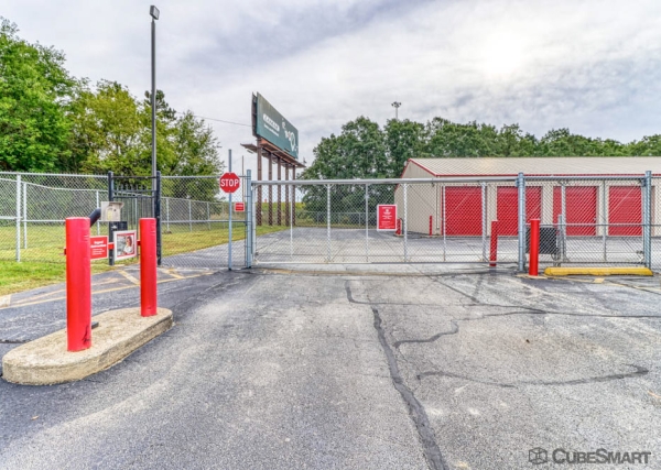Facility photo: //images.sparefoot.com/medium/108545687f4434b6dee.jpg