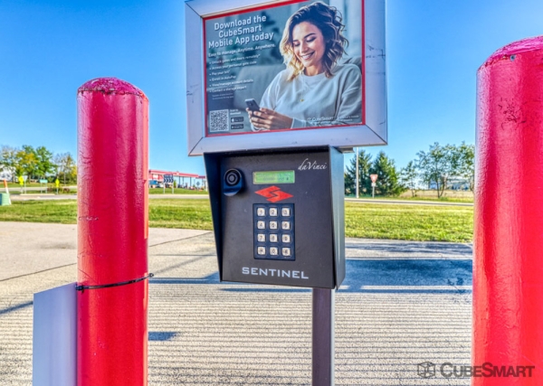Facility photo: //images.sparefoot.com/medium/108547687f4386a2ca0.jpg