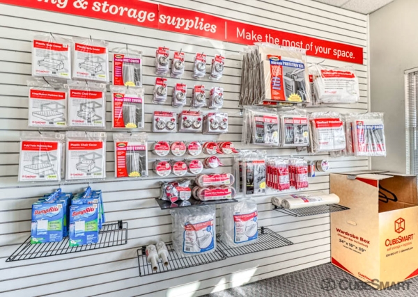 Facility photo: //images.sparefoot.com/medium/10854768833827a898b.jpg