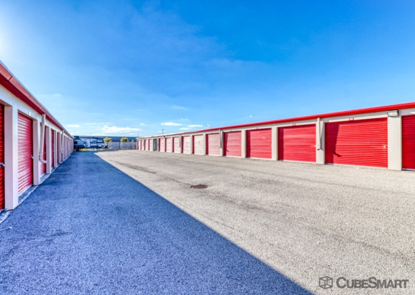 Facility photo: //images.sparefoot.com/medium/108547695f6e26e4205.jpg