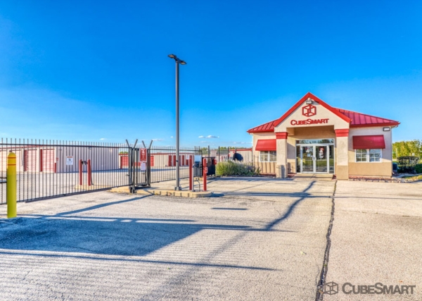 Facility photo: //images.sparefoot.com/medium/1085476989a04968c8a.jpg