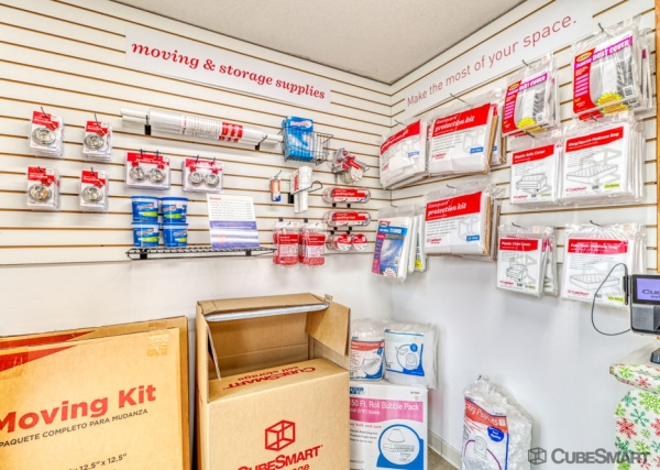 Facility photo: //images.sparefoot.com/medium/108548686f71546d88d.jpg