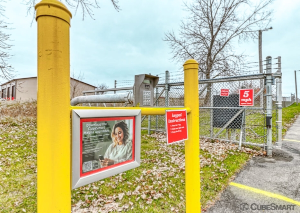 Facility photo: //images.sparefoot.com/medium/108548686f7159c794e.jpg