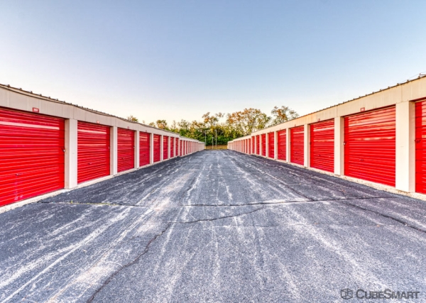 Facility photo: //images.sparefoot.com/medium/10854968905f84ae50d.jpg