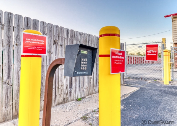Facility photo: //images.sparefoot.com/medium/1085496894652a4f0e4.jpg