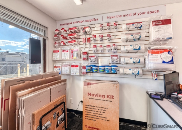 Facility photo: //images.sparefoot.com/medium/108549697f10578138f.jpg