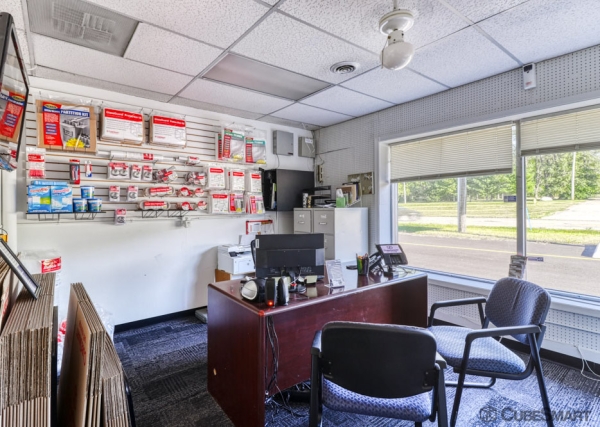 Facility photo: //images.sparefoot.com/medium/1085506883383125d4b.jpg