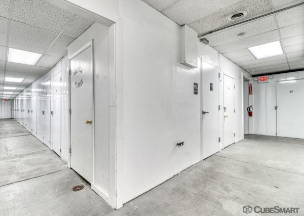 Facility photo: //images.sparefoot.com/medium/108550688338323cb13.jpg
