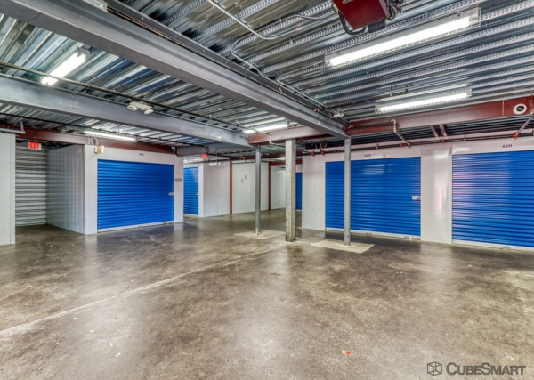 Facility photo: //images.sparefoot.com/medium/108551697f106414335.jpg