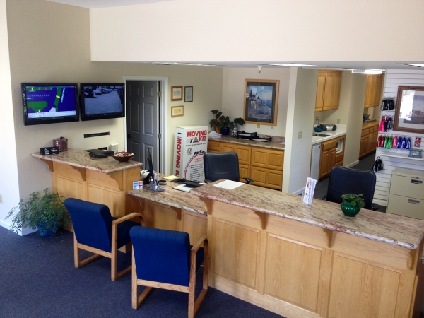 Facility photo: //images.sparefoot.com/medium/10898651818320445e8.jpg