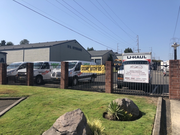 Facility photo: //images.sparefoot.com/medium/10950269e7e616ef485.jpg