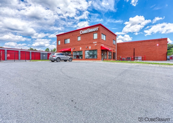 Facility photo: //images.sparefoot.com/medium/10963968677f0d24b5b.jpg