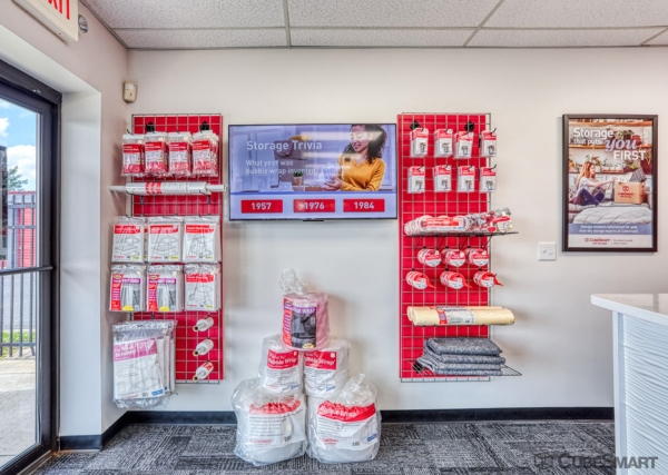 Facility photo: //images.sparefoot.com/medium/109639691ee0027a8b4.jpg