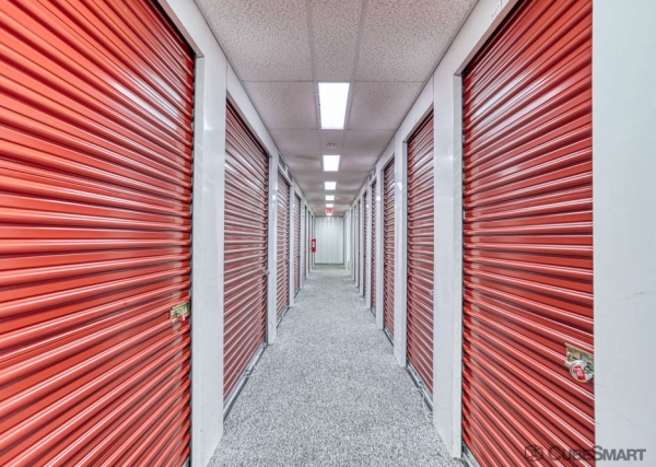 Facility photo: //images.sparefoot.com/medium/109640688c70d211af2.jpg