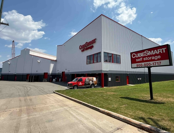 Facility photo: //images.sparefoot.com/medium/109888698af729f2af8.jpg