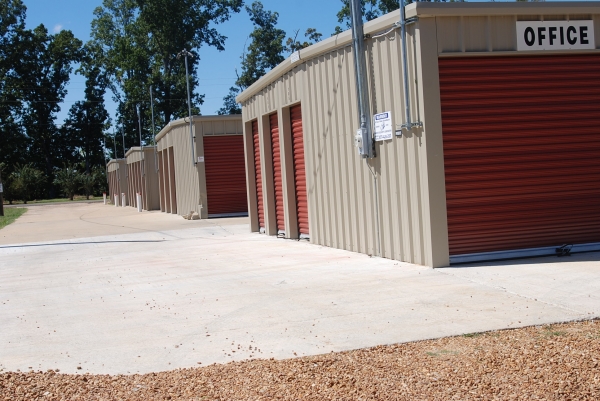 Facility photo: //images.sparefoot.com/medium/11001552432056cb047.jpg