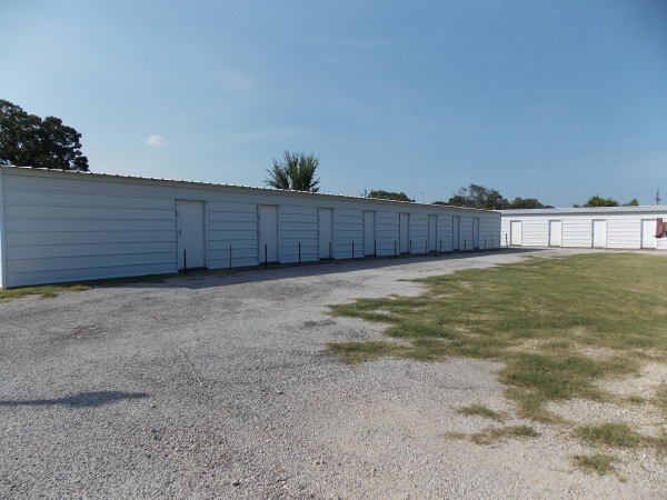 Facility photo: //images.sparefoot.com/medium/11005351f9b68f0d576.jpg