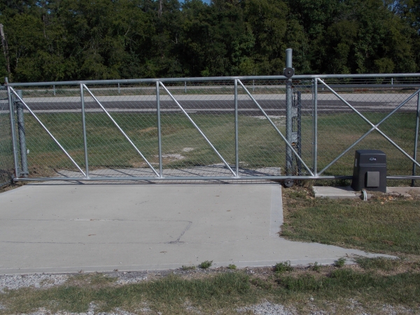 Facility photo: //images.sparefoot.com/medium/11005351f9b9a05804b.jpg