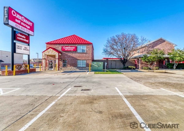 Facility photo: //images.sparefoot.com/medium/113180688c80276a4a5.jpg